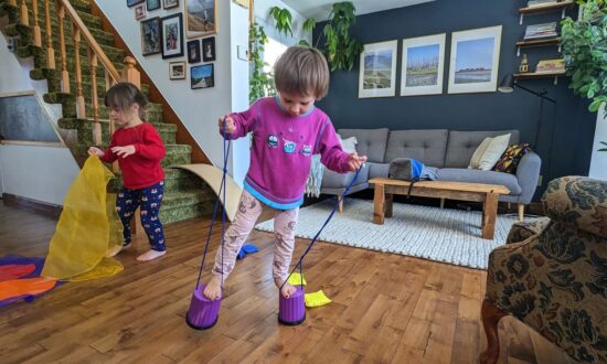 Une trousse pour encourager le jeu libre à la maison comme à la maternelle 